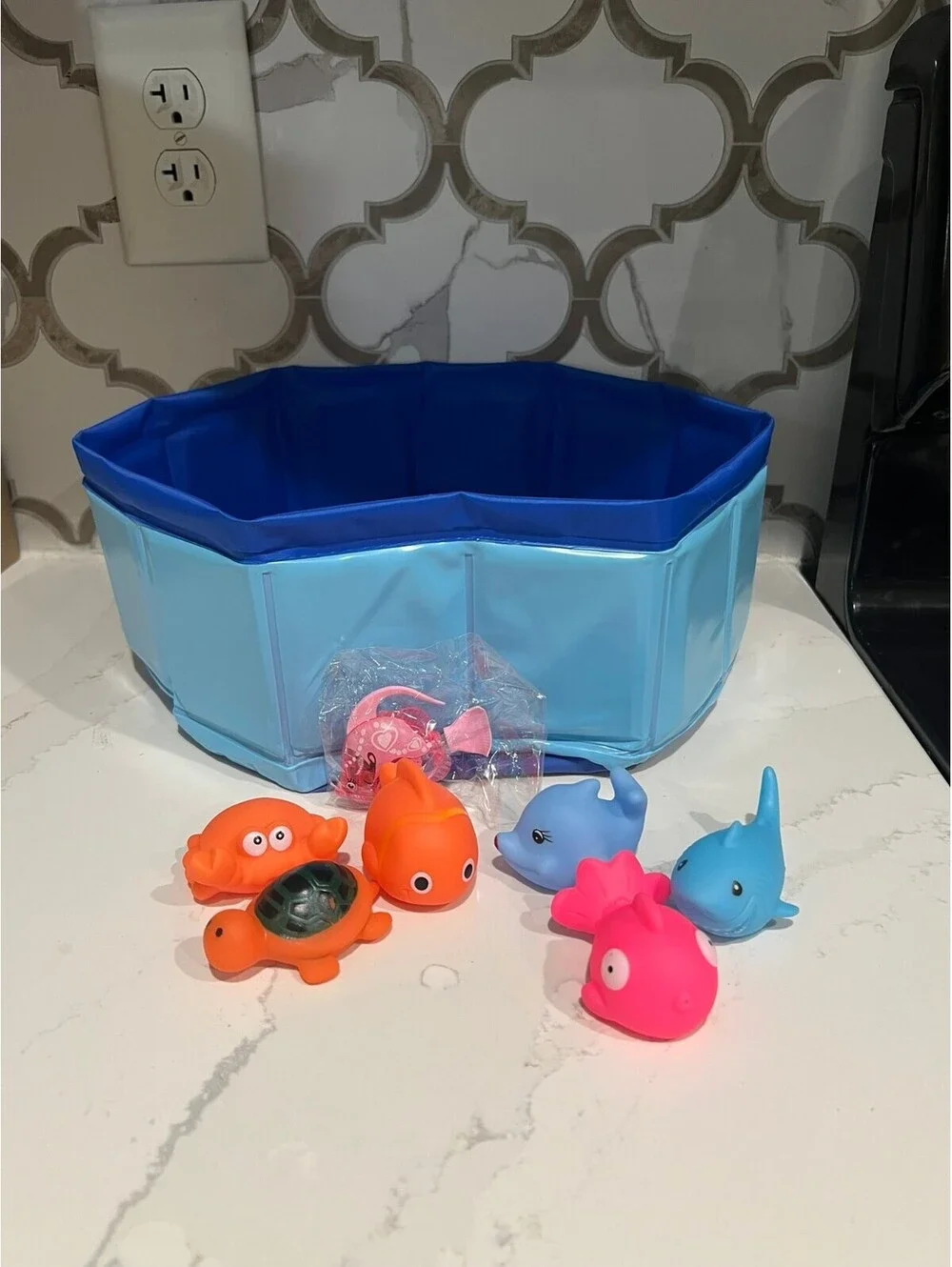 Cat Pool Toy with Fish-Water Toys, 1 Pink light up fish,